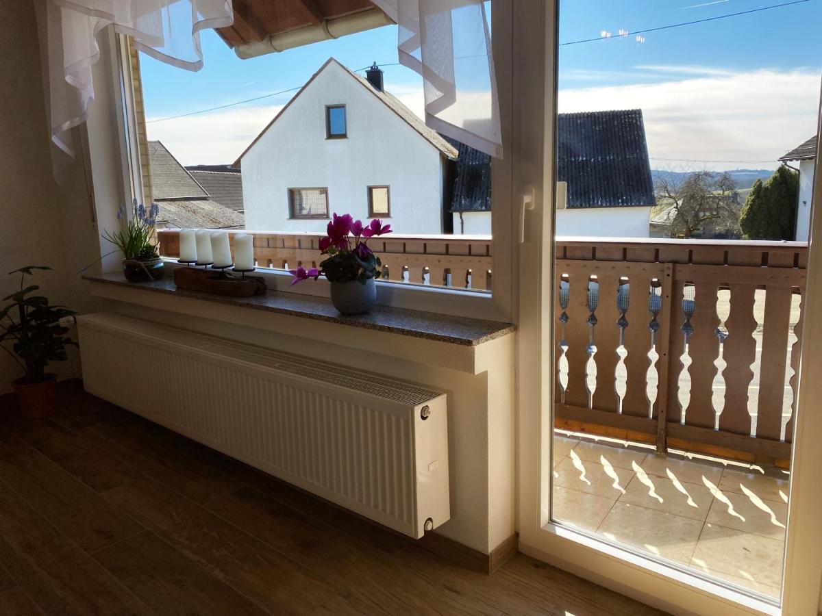Gaestehaus Beim Metzger / Doettingen Am Nuerburgring Dottingen  Extérieur photo
