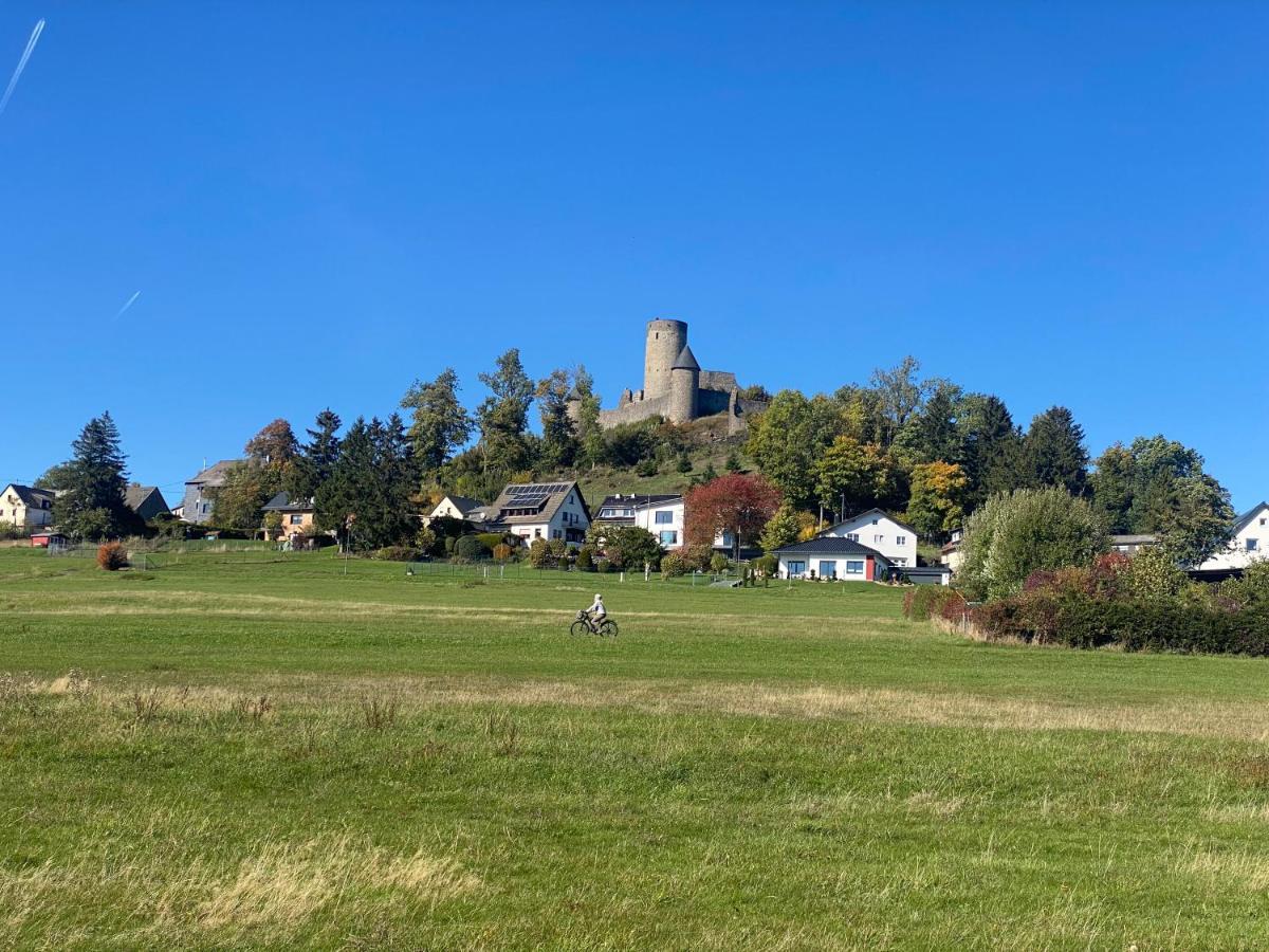 Gaestehaus Beim Metzger / Doettingen Am Nuerburgring Dottingen  Extérieur photo